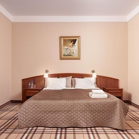 Hotel Anton By Dns Pruszków Dış mekan fotoğraf