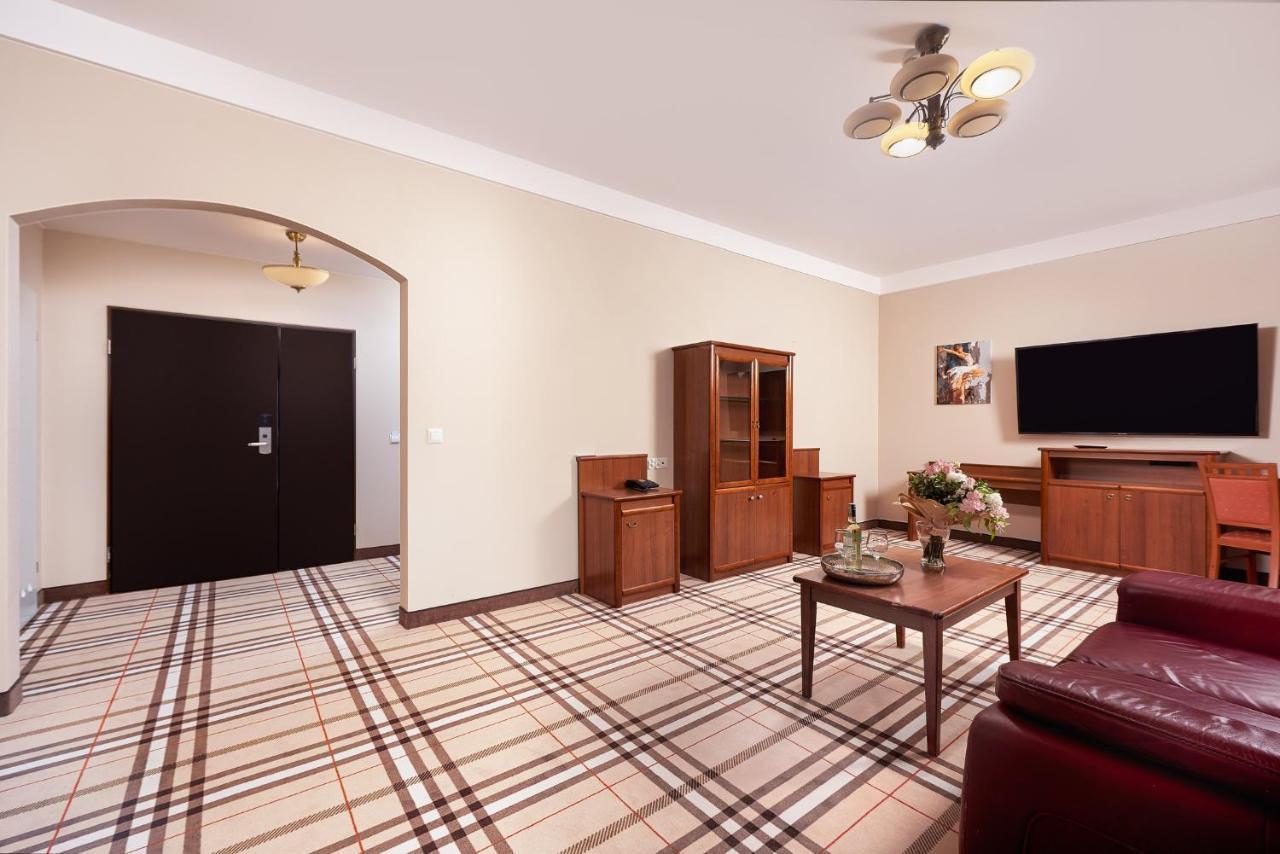 Hotel Anton By Dns Pruszków Dış mekan fotoğraf
