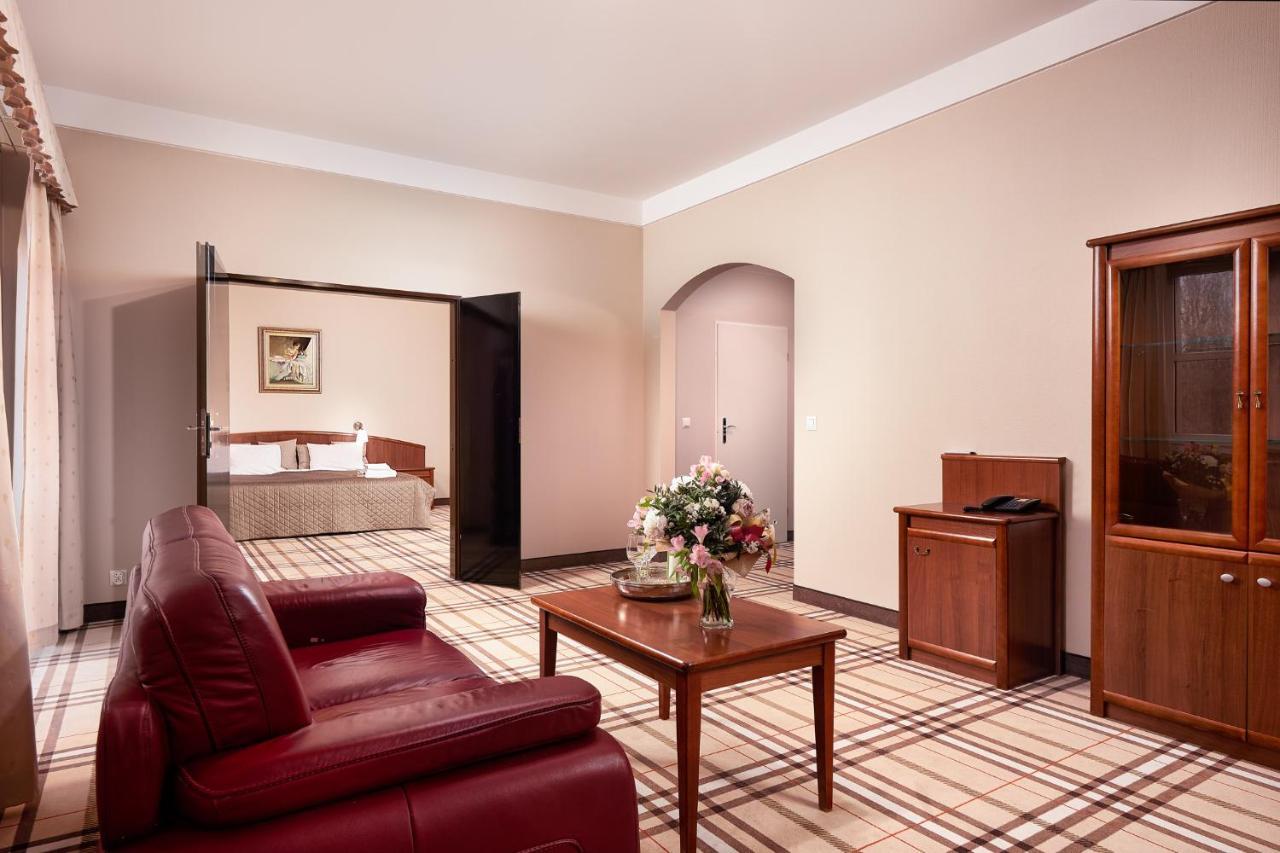 Hotel Anton By Dns Pruszków Dış mekan fotoğraf
